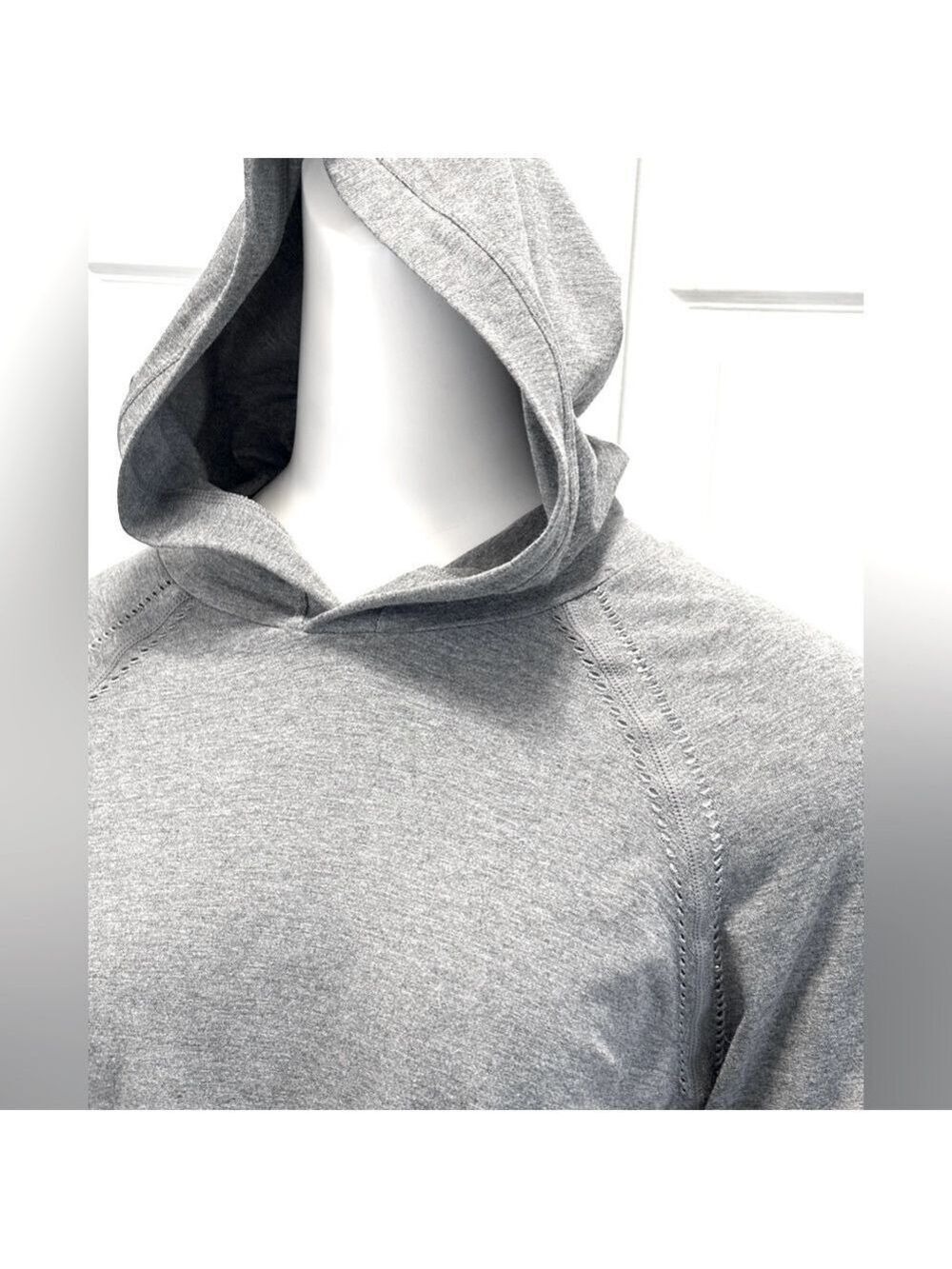 Fabletics Anna Seamless Hoodie NWT Long Sleeve Top Open Ventilation Size Large - Picture 11 of 16